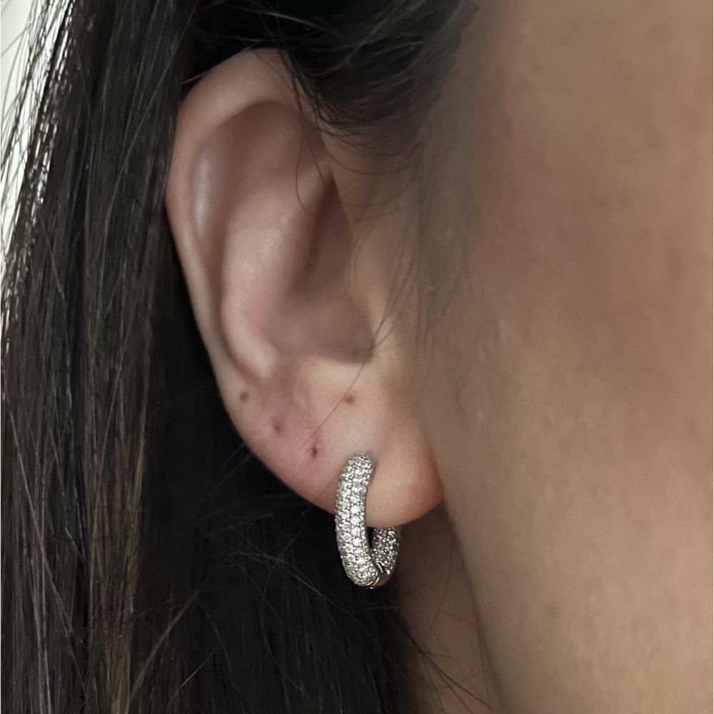 Par de argolas com diamantes P