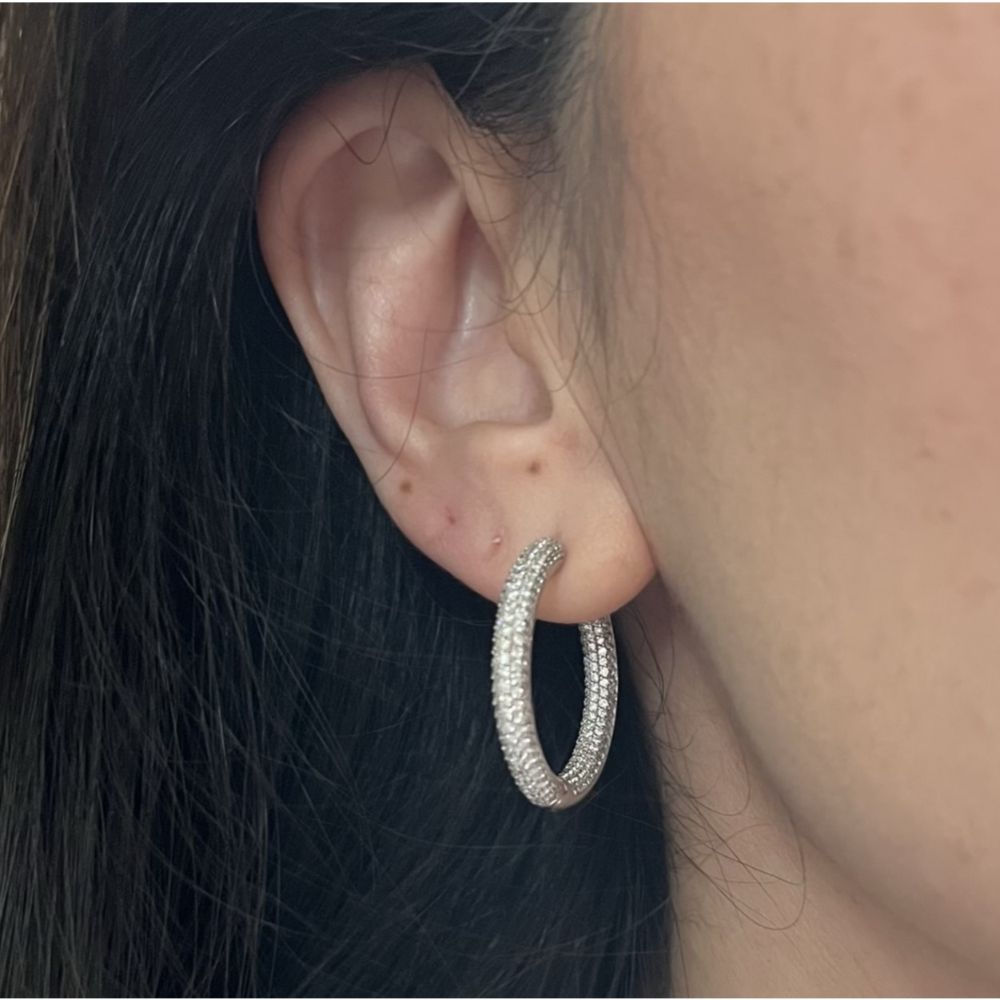 Par de argolas com diamantes G