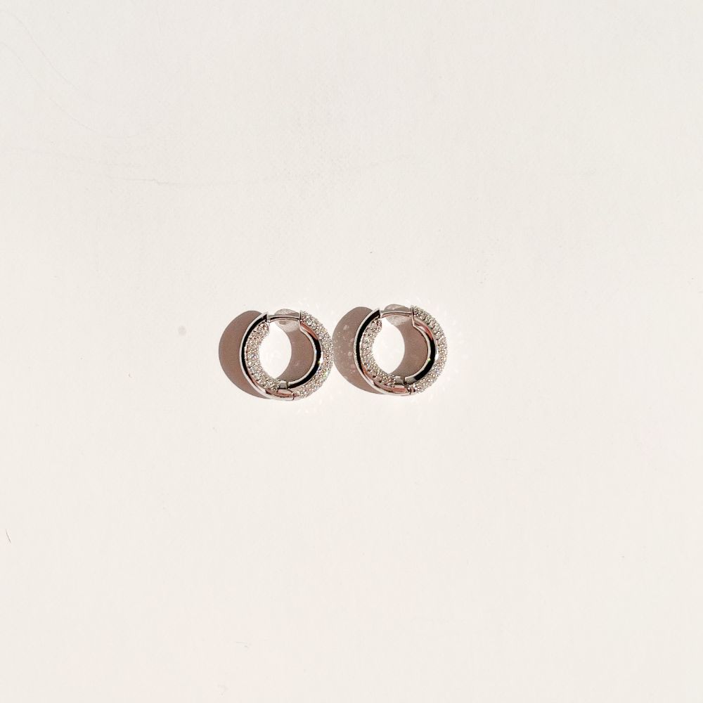 Par de argolas com diamantes P